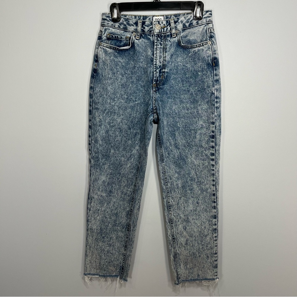 Urban Outfitters BDG Jeans Womens 26 Blue Mom High Rise Acid Wash Raw Hem Cutoff